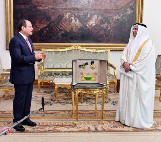 البرلمان العربي يقلد السيسي ”وسام القائد”