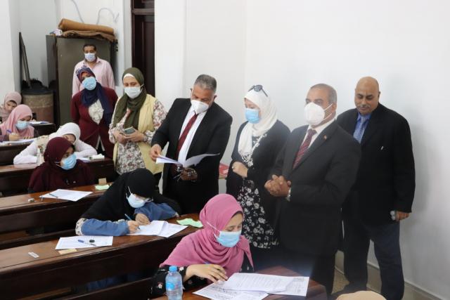 ئيس جامعة الأزهر يتفقد لجان امتحانات كلية طب الأسنان بنات بالقاهرة