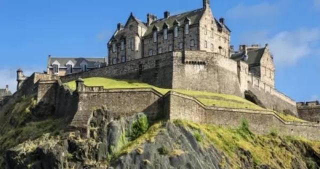 قلعة ادنبره الإسكتلندية
