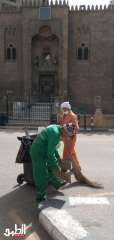 «الإيد الشقيانة رزق».. عمال النظافة بين حر الصيف وصيام رمضان