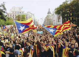 صحيفة: الحكومة الإسبانية روجت أخبارا مزيفة عن فساد قادة الاستقلال في كتالونيا