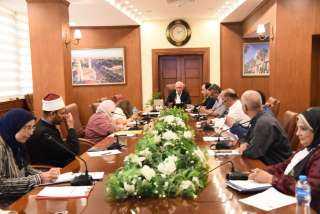 محافظ بورسعيد في اجتماعه مع المجلس الإقليمي للسكان يشيد بجهود مصر في بناء المواطن